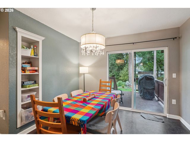 9917 Ne CAMPAIGN St, Portland, OR 97220