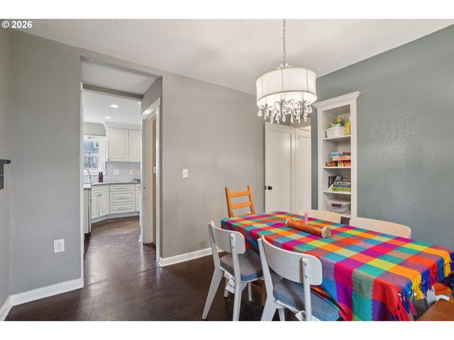 9917 Ne CAMPAIGN St, Portland, OR 97220