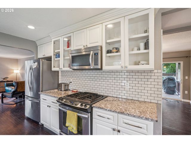 9917 Ne CAMPAIGN St, Portland, OR 97220