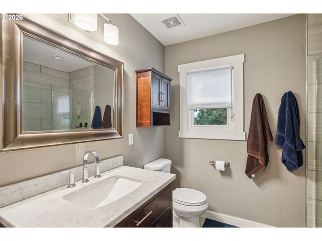 9917 Ne CAMPAIGN St, Portland, OR 97220