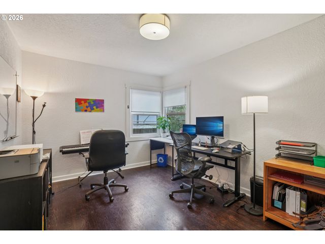 9917 Ne CAMPAIGN St, Portland, OR 97220