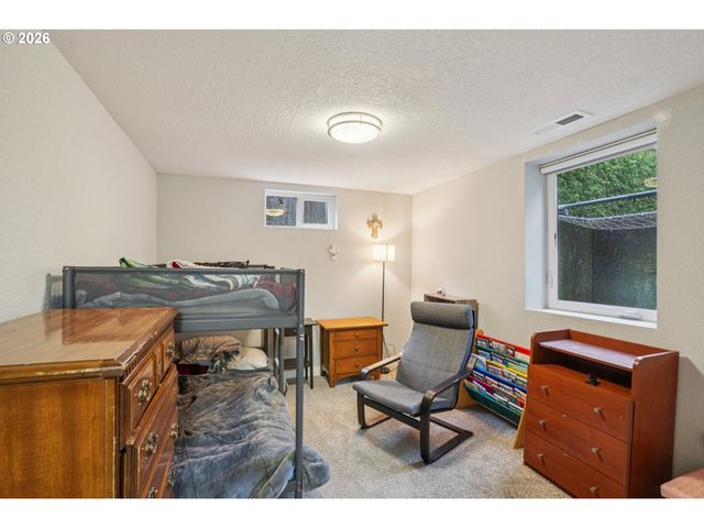 9917 Ne CAMPAIGN St, Portland, OR 97220