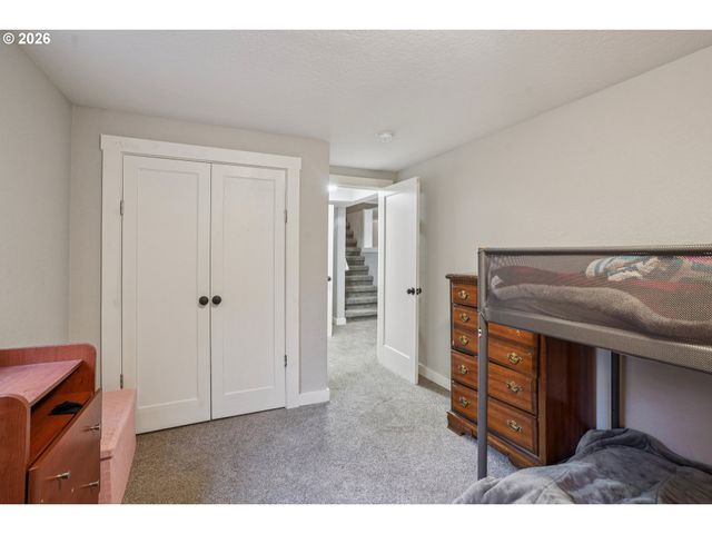 9917 Ne CAMPAIGN St, Portland, OR 97220