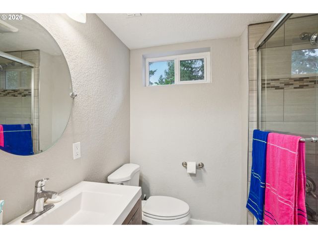 9917 Ne CAMPAIGN St, Portland, OR 97220