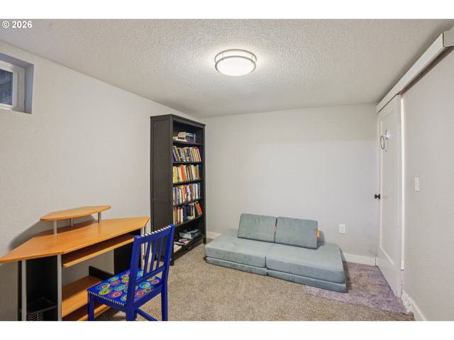 9917 Ne CAMPAIGN St, Portland, OR 97220