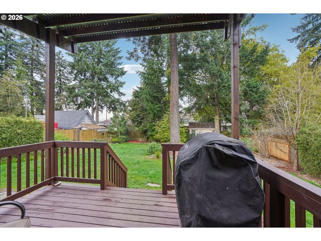 9917 Ne CAMPAIGN St, Portland, OR 97220