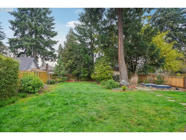 9917 Ne CAMPAIGN St, Portland, OR 97220