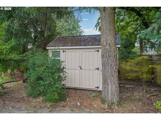 9917 Ne CAMPAIGN St, Portland, OR 97220