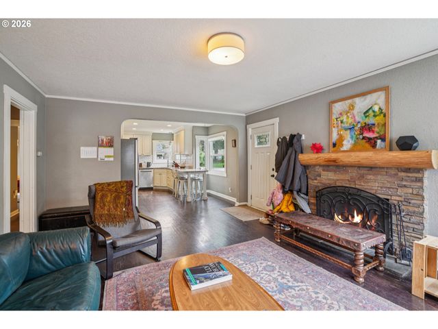 9917 Ne CAMPAIGN St, Portland, OR 97220