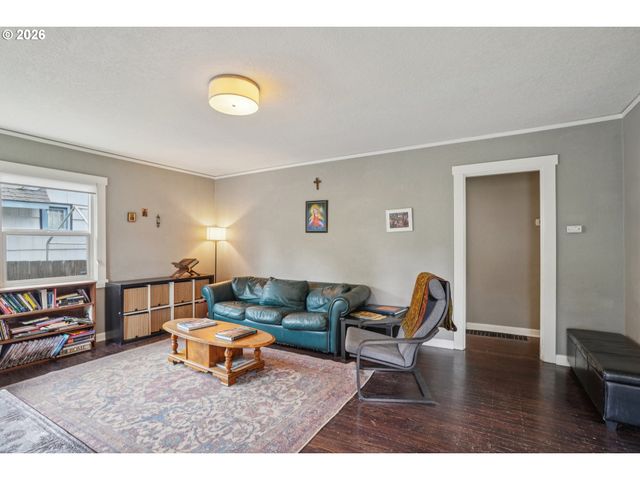 9917 Ne CAMPAIGN St, Portland, OR 97220