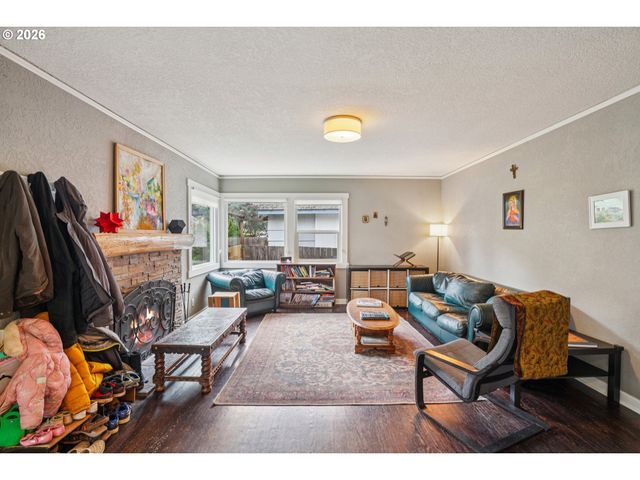 9917 Ne CAMPAIGN St, Portland, OR 97220