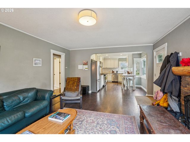 9917 Ne CAMPAIGN St, Portland, OR 97220