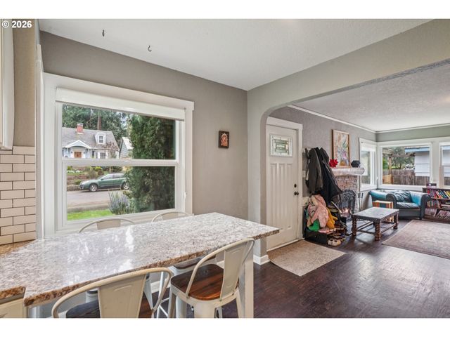 9917 Ne CAMPAIGN St, Portland, OR 97220