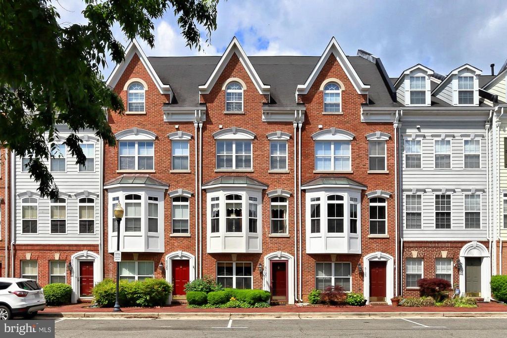 5127 GARDNER DR, Alexandria, VA 22304