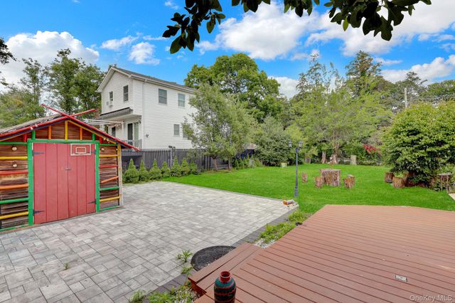 301 Oak Neck Road, West Islip, NY 11795