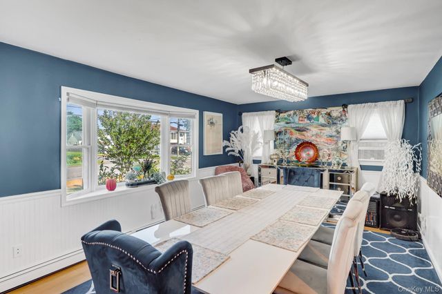 301 Oak Neck Road, West Islip, NY 11795
