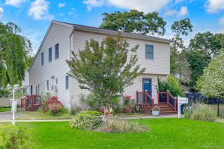 301 Oak Neck Road, West Islip, NY 11795