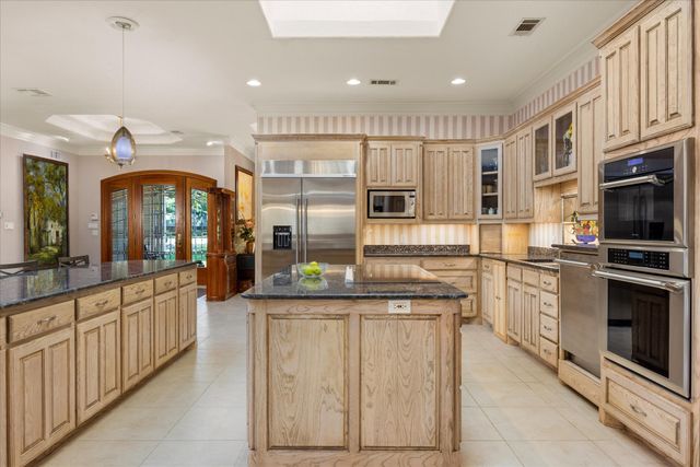 5501 Flagstick Drive, Granbury, TX 76049
