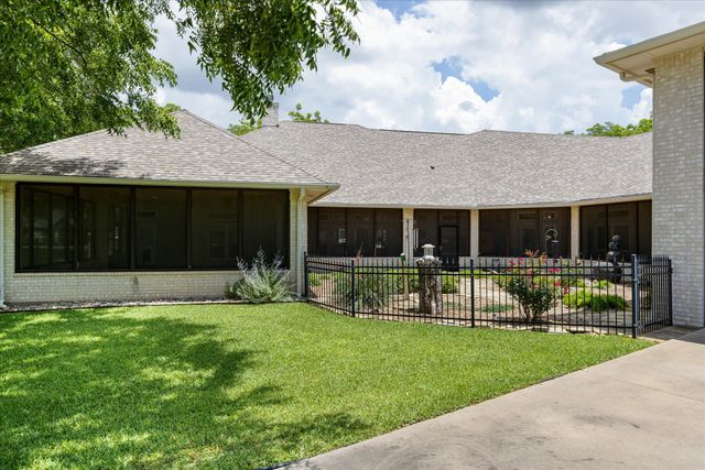 5501 Flagstick Drive, Granbury, TX 76049
