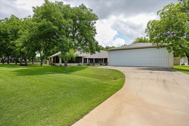 5501 Flagstick Drive, Granbury, TX 76049