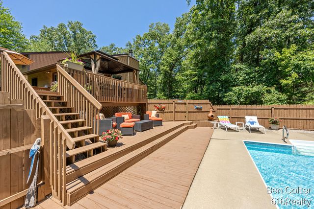 3161 Emberwood Drive SE, Lowell, MI 49331