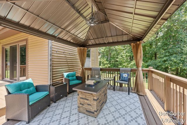 3161 Emberwood Drive SE, Lowell, MI 49331