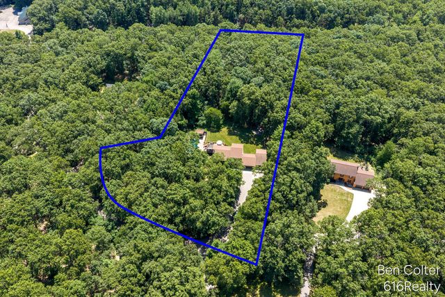 3161 Emberwood Drive SE, Lowell, MI 49331