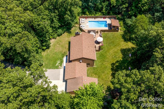 3161 Emberwood Drive SE, Lowell, MI 49331