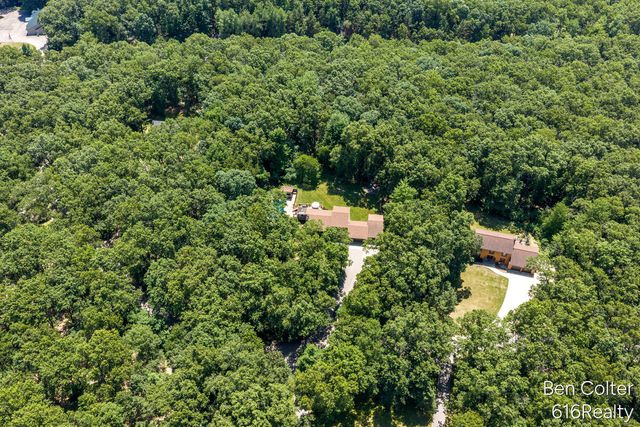 3161 Emberwood Drive SE, Lowell, MI 49331