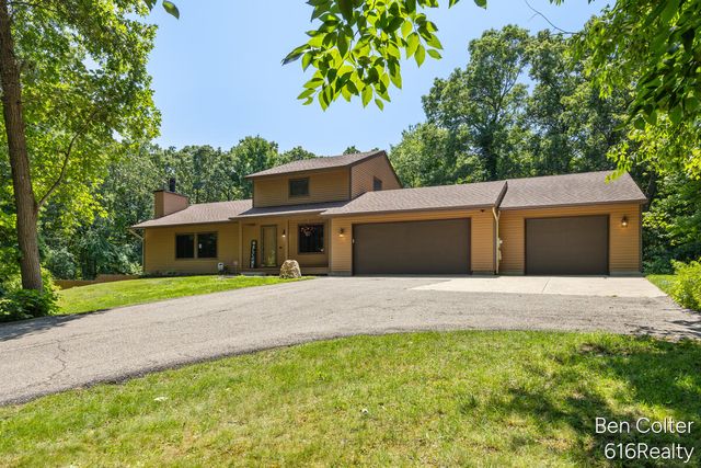 3161 Emberwood Drive SE, Lowell, MI 49331