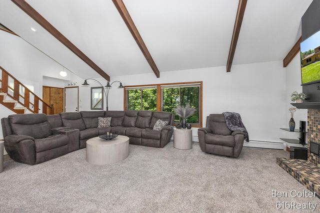 3161 Emberwood Drive SE, Lowell, MI 49331