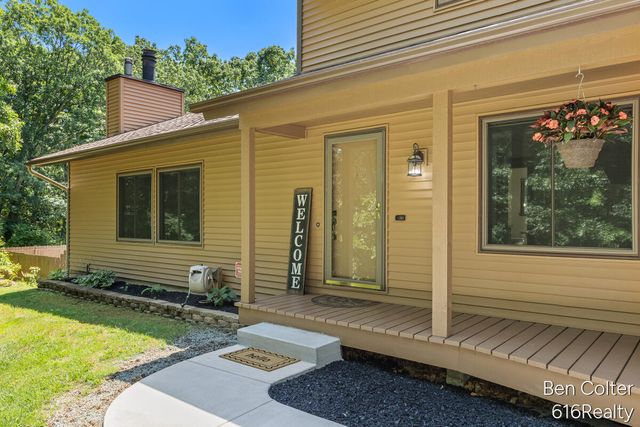 3161 Emberwood Drive SE, Lowell, MI 49331