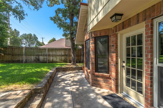 3104 Steve Drive, Hurst, TX 76054