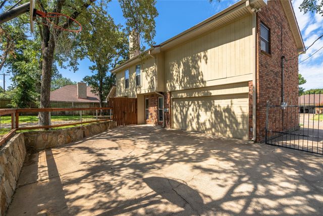 3104 Steve Drive, Hurst, TX 76054