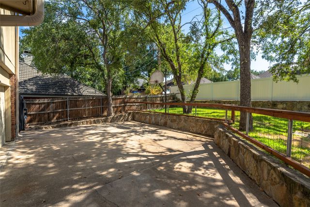 3104 Steve Drive, Hurst, TX 76054