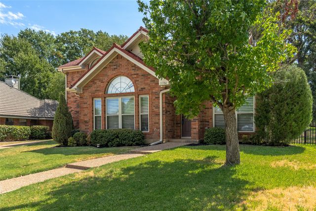 3104 Steve Drive, Hurst, TX 76054