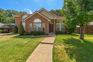 3104 Steve Drive, Hurst, TX 76054