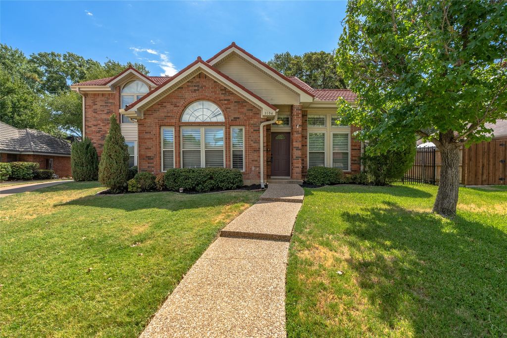 3104 Steve Drive, Hurst, TX 76054