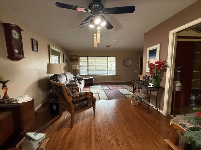 4825 Ella Boulevard, Houston, TX 77018