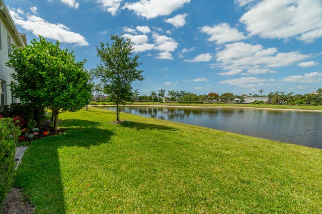 8618 Via Mar, Lake Worth, FL 33467