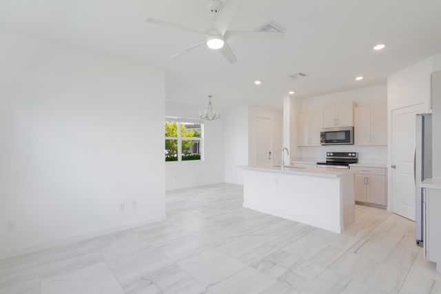 8618 Via Mar, Lake Worth, FL 33467