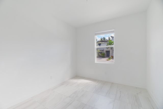 8618 Via Mar, Lake Worth, FL 33467