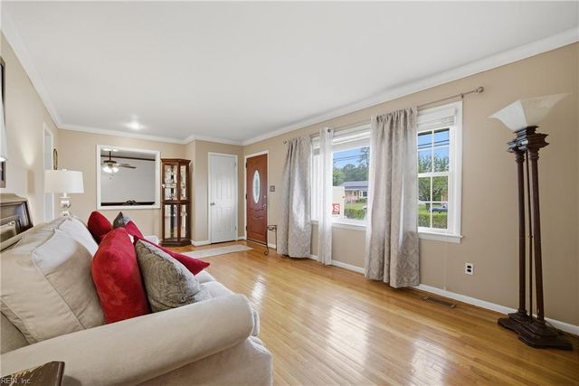 23 Prince George DR, Hampton, VA 23669