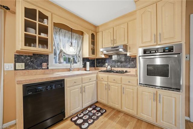 23 Prince George DR, Hampton, VA 23669