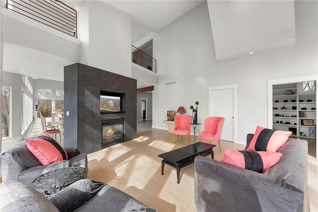 16371 Lake Point Drive, Bonner Springs, KS 66012