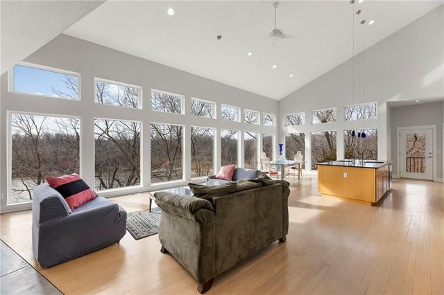 16371 Lake Point Drive, Bonner Springs, KS 66012