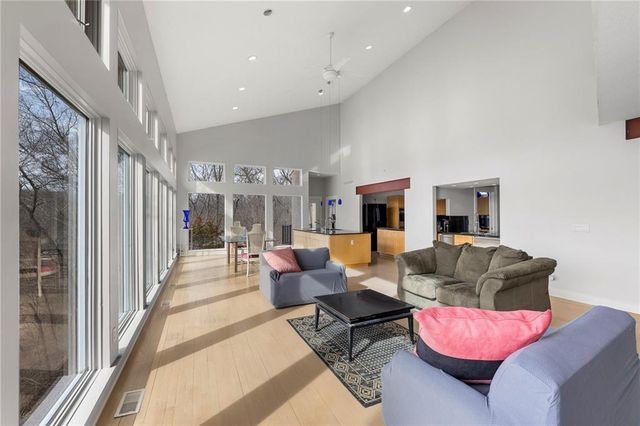 16371 Lake Point Drive, Bonner Springs, KS 66012