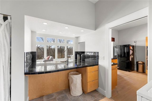 16371 Lake Point Drive, Bonner Springs, KS 66012