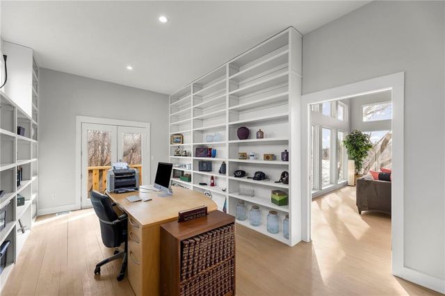 16371 Lake Point Drive, Bonner Springs, KS 66012