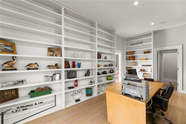 16371 Lake Point Drive, Bonner Springs, KS 66012